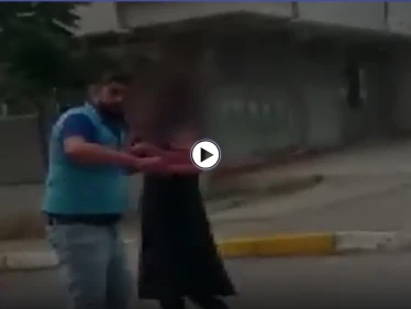 بالفيديو|| امرأة تدخل شاب إلى منزلها مرتدياً زياً نسائياً في إسطنبول ليتفاجأ الأخير بوجود زوجها