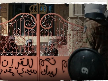 شاهد|| لحظة هروب موظفي السفارة السويدية في بغداد بعد اقتحامها احتجاجا على حرق القرآن الكريم