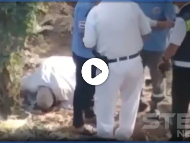 بالفيديو|| مات ساجداً.. رجل مصري يصلي بجانب الطريق فوافاه الأجل