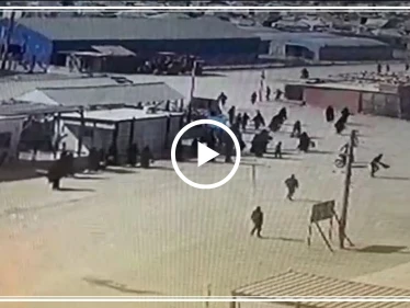 فيديو مسرّب|| مشاهد صادمة من داخل مخيم "الهول" لاشتباكات بين داعشيات وعناصر قسد