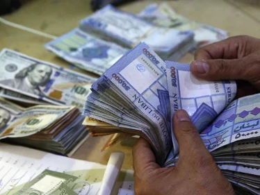 انهيار تاريخي.. الليرة اللبنانية تسجّل أدنى مستوى لها أمام العملات مع إغلاق تعاملات السبت