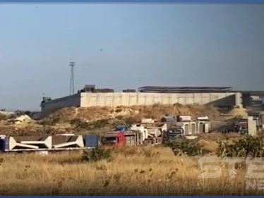 بالفيديو|| نقطة المراقبة التركية في مورك تبدأ بالانسحاب.. البعثيون شامتون والآليات الروسية ترافق للحماية