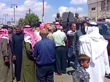 قوات النظام السوري تدخل مدينة طفس غرب درعا لبدء تنفيذ اتفاق جديد (صور)