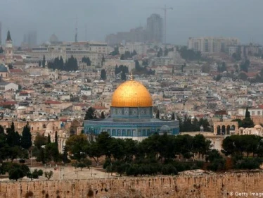 ماكرون يبدي استعداده بلاده للمساهمة في التوصل لسلامٍ دائم بين الفلسطينيين والإسرائيليين
