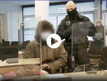 بالفيديو|| محاكمة لاجئ سوري في ألمانيا اعتدى على سائحين وطعنهما