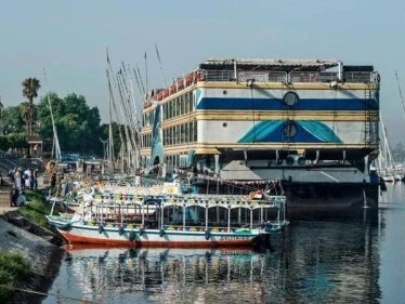 انقلاب عبارة ركاب في نهر النيل بعد تعطل محركاتها ومصادر تكشف حجم الخسائر