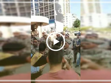 مناصرون لحزب الله يحرقون نصب "القبضة" في بيروت.. والجيش اللبناني يعيد فتح الطرقات (فيديو)