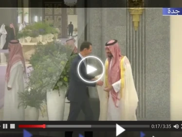 شاهد كيف استقبل ولي العهد السعودي الرئيس السوري لدى وصوله إلى مقر انعقاد القمة العربية