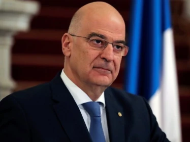 وزير خارجية اليونان من بنغازي يشدد على ضرورة خروج القوات الأجنبية من ليبيا وفتح ملف الحدود البحرية من جديد