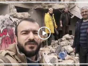 بالفيديو|| من بين ركام معرة النعمان.. ناشطون يوجهون رسالة لـ"بشار الأسد" وقواته