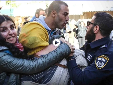 القوات الإسرائيلية تُهاجم وقفات احتجاجية في القدس وتُنفذ اعتقالات (فيديو)