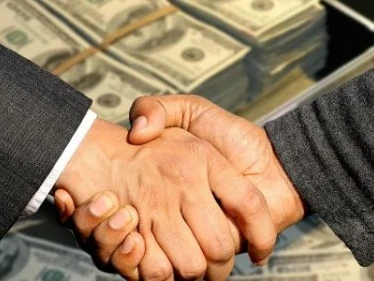 هل فوائد الأقساط حرام وما هي شروط البيع بالتقسيط؟