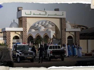 رئيس عربي سابق يحاكم بتهم "فساد" ويكشف مصدر ثروته "الهائلة"