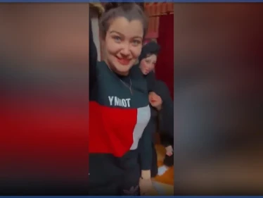 بالفيديو|| رقصة صاخبة لفتاة "التيك توك" حنين حسام احتفالاً بخروجها من السجن.. وجدل واسع بعد خلعها للحجاب