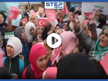 موالون لتركيا ينظمون مسيرة أطفال مؤيدة للتدخل العسكري التركي بإدلب