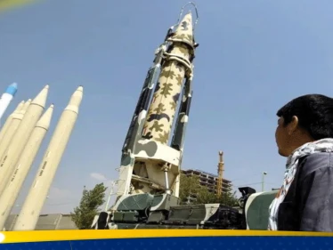 تقرير يكشف كيف ينقل الحوثي الصواريخ لمنصات الإطلاق ثم إلى البحر الأحمر