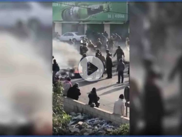 بالفيديو || محاولات "انتحار" وصدامات مع الجيش في احتجاجات غاضبة بلبنان