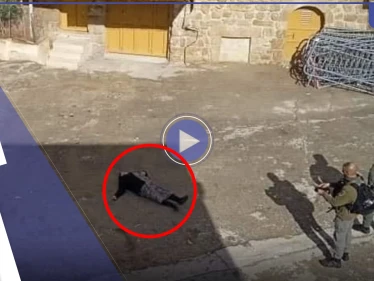 بالفيديو || الجيش الإسرائيلي يبرح سيدة فلسطينية ضرباً ويعتقلها بزعم تنفيذها عملية طعن