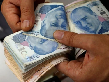 الليرة التركية تسجل تراجعاً جديداً أمام الدولار الأمريكي