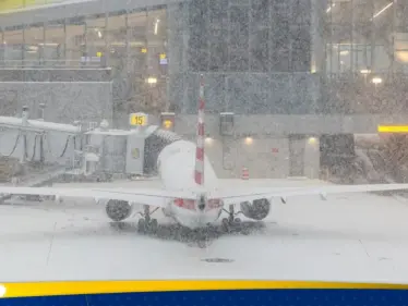 عاصفة شتوية تشل حركة الطيران في الولايات المتحدة وتلغي أكثر من 11 ألف رحلة - وكالة ستيب نيوز