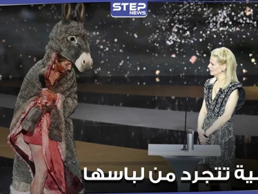 بالصور|| ممثلة فرنسية تتجرد من ملابسها أمام الجمهور احتجاجاً على سياسة حكومة بلادها بكورونا