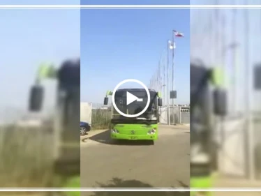 بالباصات الخضر.. الحكومة اللبنانية تطرد السوريين إلى مناطق سيطرة الأسد!! (فيديو)