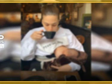 صورة جريئة لنجمة شهيرة تُرضع ابنها أمام الملأ.. ما الرسالة التي أرادت إيصالها