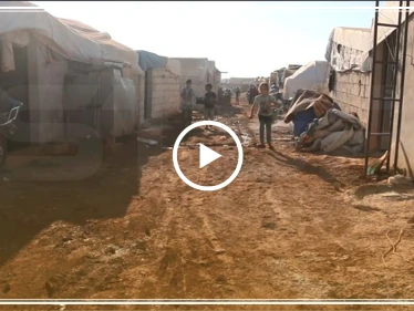 رصد معاناة النازحين السوريين في مخيم كفرسجنة على الحدود السورية التركية