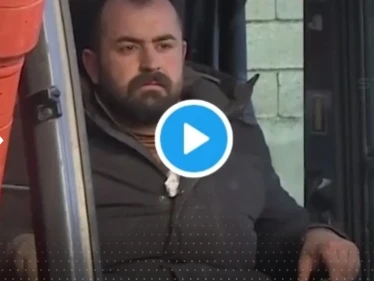 بالفيديو|| عامل إغاثة تركي يصل إلى والده تحت الركام بعد 47 ساعة من البحث