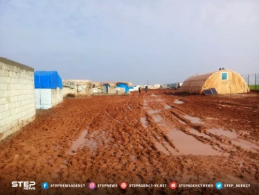 صور تظهر سوء الخدمات وقلة في الإمكانيات في مخيم "زوغرة" بريف حلب مع بداية فصل الشتاء