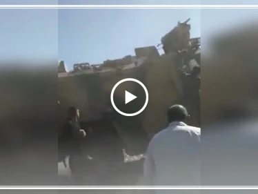 شاهد بالفيديو|| مدرعة عسكرية تركية تدهس متظاهراً سورياً بريف المالكية