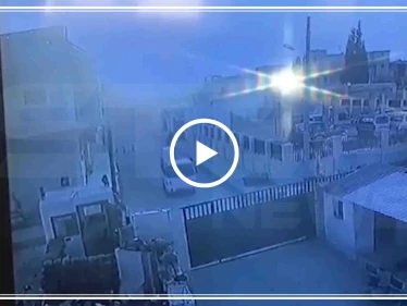بالفيديو || لحظة انفجار سيارة مفخخة أمام مديرية الشرطة بمدينة الراعي
