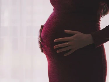 لماذا لا يجب إنجاب الأطفال في فترة الحجر الصحي.. الخبراء يكشفون خطورة ذلك