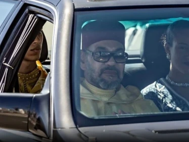 ظهور نادر يخطف أنظار المغاربة للأميرة لالة خديجة رفقة جلالة الملك (صور)
