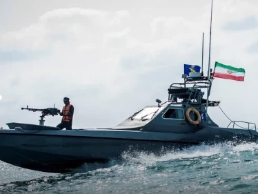 البحرية الإيرانية تعلن التصدي لطائرة أمريكية حاولت الاقتراب من حدودها المائية.. وتكشف نوعها