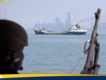 الحرس الثوري الإيراني يحتجز سفينة تهريب وقود و16 بحاراً أجنبياً - وكالة ستيب نيوز