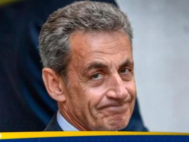 ماذا تعرف عن القضية التي أسقطت ساركوزي وتسببت بسجنه؟