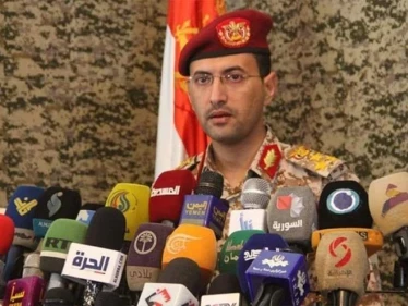 جماعة الحوثي تتبنى استهداف مطار أبها وقاعدة الملك خالد بالسعودية
