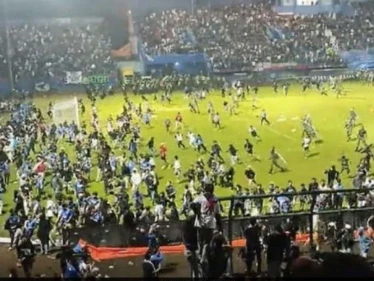 مقتل 12 شخصاً على الأقل في تدافع بملعب بمدغشقر (فيديو)