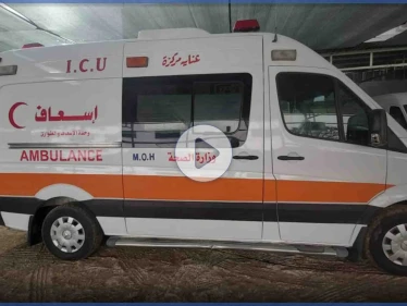 بالفيديو|| لحظات مؤثرة لــ إنقاذ فتاة فلسطينية مختنقة.. ووالدها يقبل أقدام الطبيب إمتناناً له