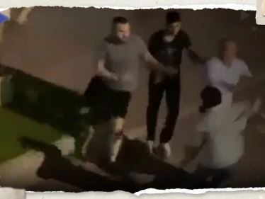 بالفيديو|| حادثة "عنصرية".. اعتداء جماعي في تركيا على شاب عربي وتحرك لسفارة بلاده