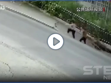 "انشقت الأرض وبلعتن".. شاهد بالفيديو كيف تنشق الأرض فجأةً وتبتلع امرأتين في غوانزو الصينية