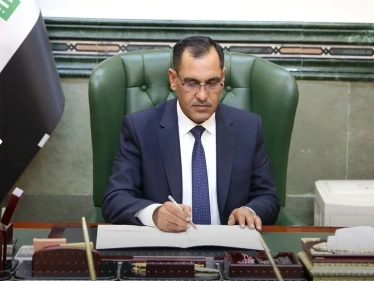 فيديو مسرب لـ وزير عراقي وهو يؤدي القسم يثير ضجة.. ومطالبات بفتح تحقيق