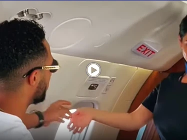 بالفيديو|| محمد رمضان يثير الجدل بفيديو راقص مع المضيفات داخل طائرته.. ومطالبة بالتحرك أمنياً ضدهم
