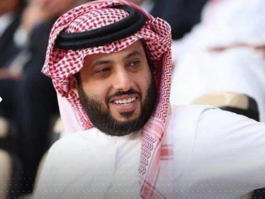 بالفيديو|| تركي آل الشيخ يحقق أمنية طفل سوري فقد والده بالزلزال المدمّر