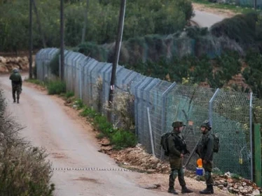 الجيش الإسرائيلي يغلق طرقاً ومناطق محاذية لقطاع غزة.. وصحيفة عبرية تكشف السبب الحقيقي