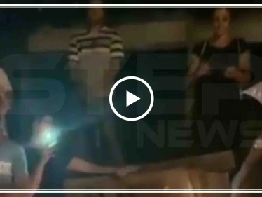 متظاهري لبنان ينشدونها على ضوء الشموع.."أهلا وسهلا باللاجئين"(فيديو)