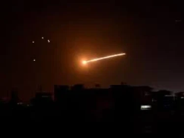 الدفاعات الجوية السورية تتصدى لعدوان إسرائيلي في سماء حلب