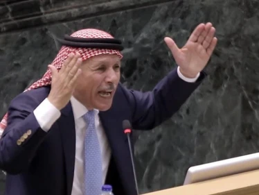 نواب أردنيون يتحدثون عن "انقلاب" ورئيس الوزراء يرفض الأمر