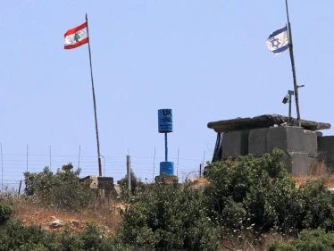 بالفيديو || تحرك إسرائيلي على الحدود مع لبنان.. استنفار كبير وإلقاء قنابل ضوئية